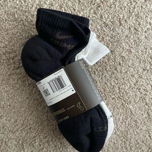 NWT NikeSKIMS Dri Fit Quarter Crew Socks 3-Pack